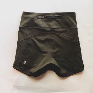 Lululemon Smooth Stride Hot Short Dark Olive Green